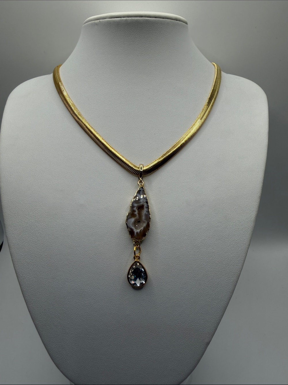 040. Gold-Tone Agate Pendant Necklace with Clear Crystal Teardrop 19โ - 22โ